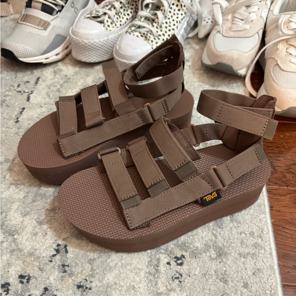Teva Mevia Flatform Sandal